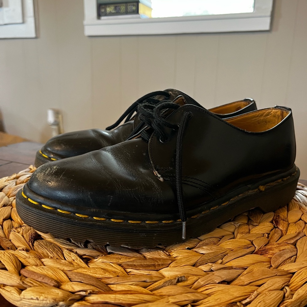 Classic Black Leather Womens Shoes